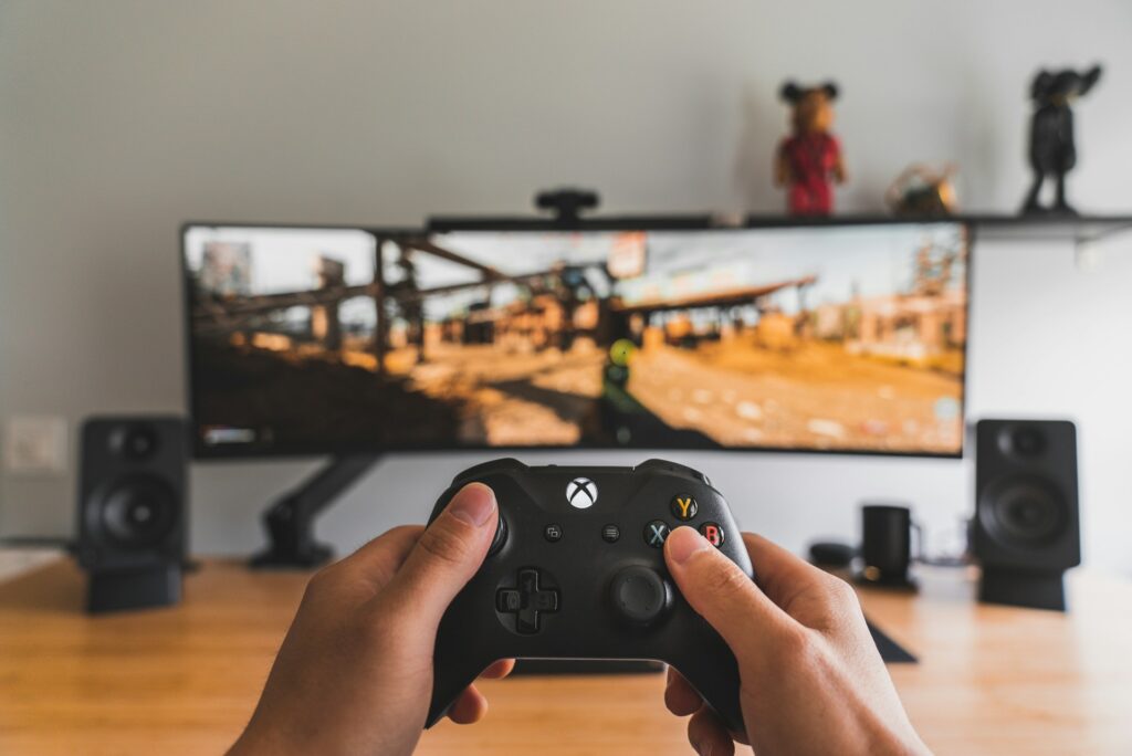 Person playing a video game and holding a controler